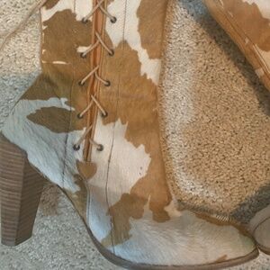 Donald J Pliner genuine leather made in Italy booties.